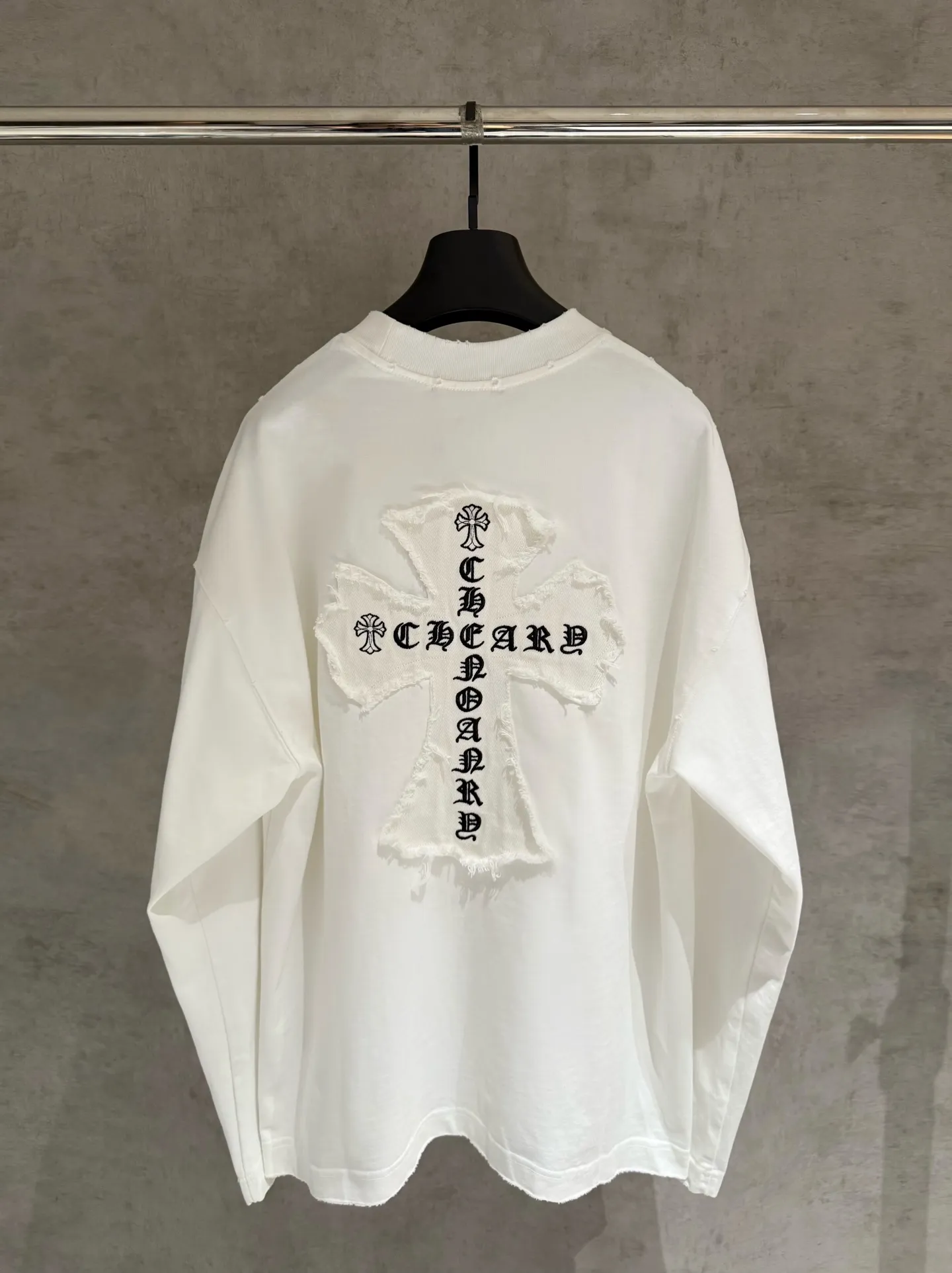 🅿️350 [Strict quality control] CH Croixin's new long-sleeved sweatshirt T-shirt. Heavy 420g double yarn fabric. Wash the whole garment twice. Frayed and torn on all four sides. Heavy fabric. The neckline is made of icy Solona. Loose fit. Deep, wide and stylish. No deformation or shrinkage. Color: 3 colors, black, white and gray. Size: M-2xl